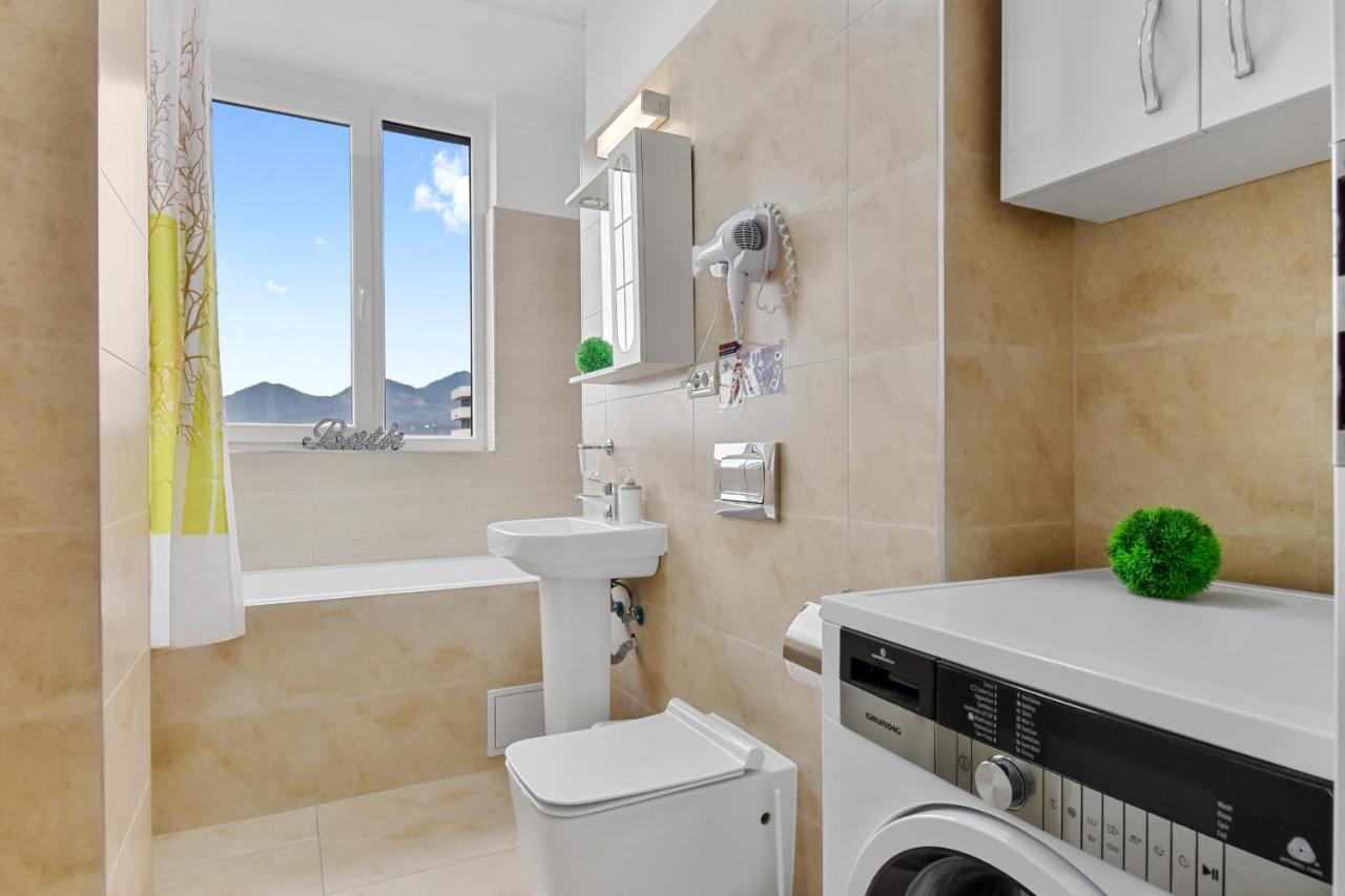 Modern In New Building With Panoramic View Διαμέρισμα Μπρασόβ Εξωτερικό φωτογραφία