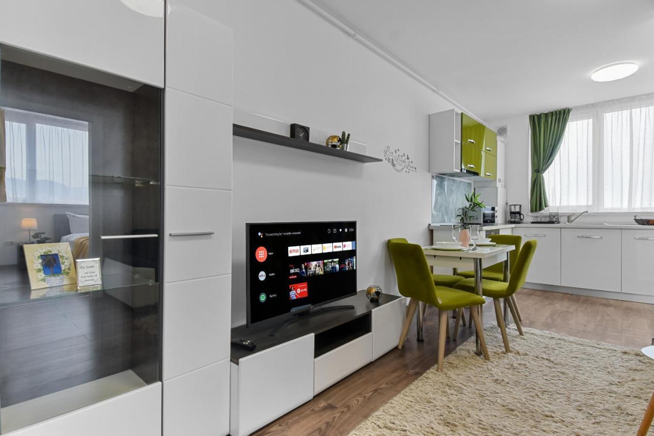 Modern In New Building With Panoramic View Διαμέρισμα Μπρασόβ Εξωτερικό φωτογραφία